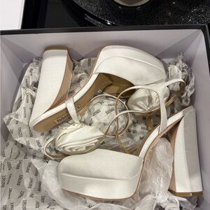 Badgley Mischka Ivory Janessa Heels